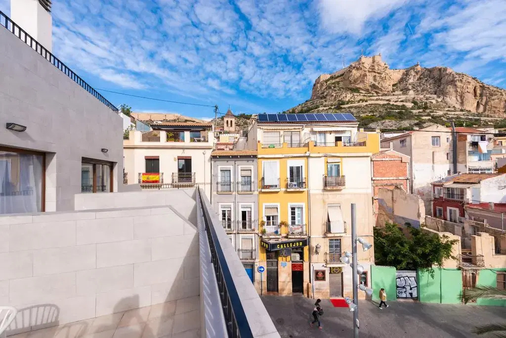 Apartamentos Quijano by Be Alicante