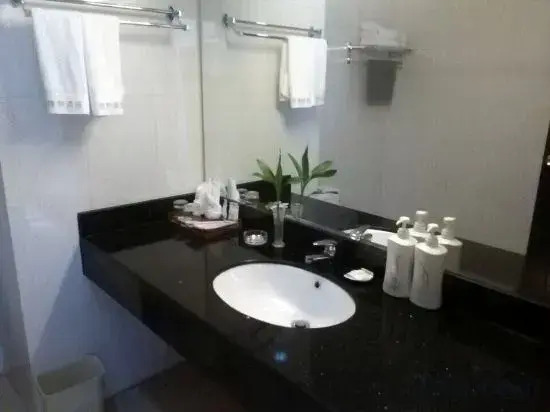 Xinhe Business Hotel