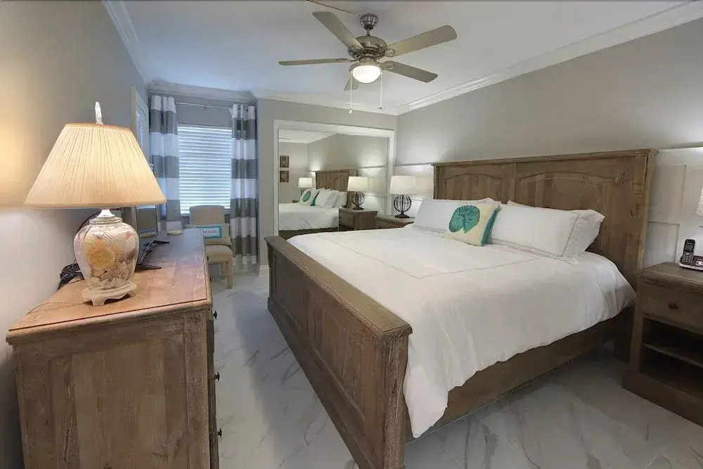 Gulf Shore Condo #302 - 2 Br condo by RedAwning