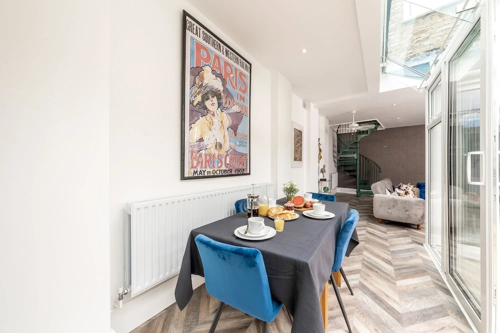Secret KENSINGTON Garden Mews