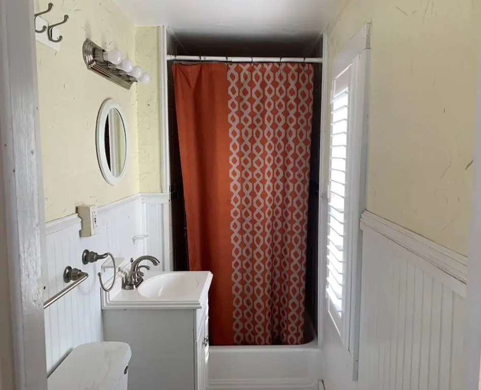 Vineyard Harbor Motel - Private Beach