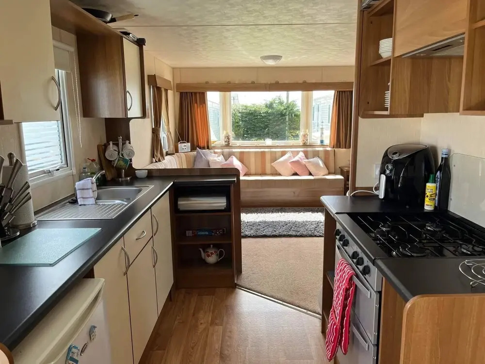 Heacham Beach Caravan - Sleeps 6 - Pets Ok