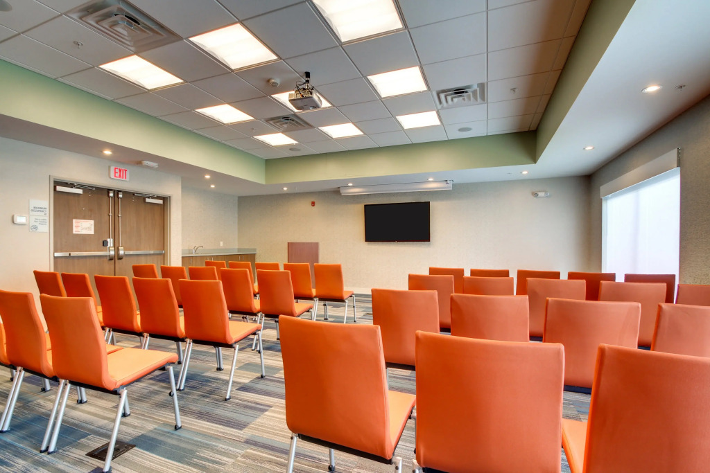 Holiday Inn Express & Suites Galesburg by IHG