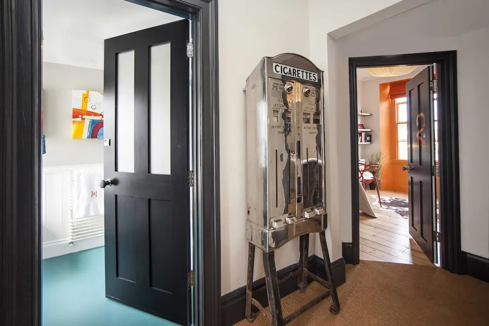 Higgihaus at Hampton Whole House 6 Bed