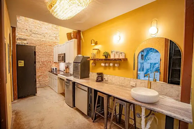 Social Stays - Santa Barbaras FIRST hostel on State Street