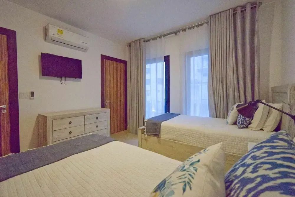 Tastefully Decorated Apartment With Centric Location Near Shops and Restaurants