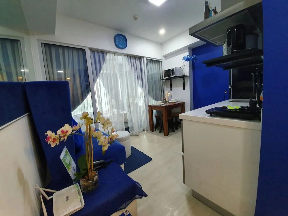 Manila Urban Resort at Azure