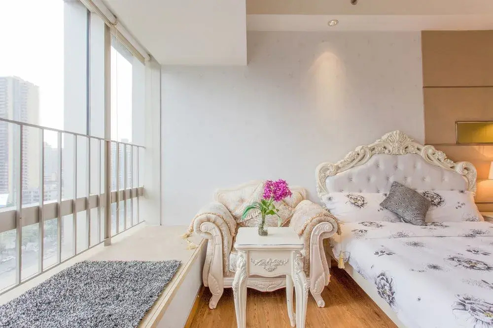 Yoyo Wales Apartment