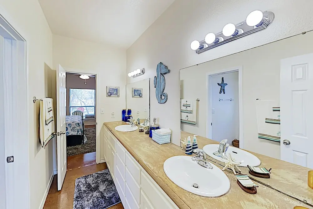 Festive Rockport W/ Large Yard, Near Beach 3 Bedroom Home