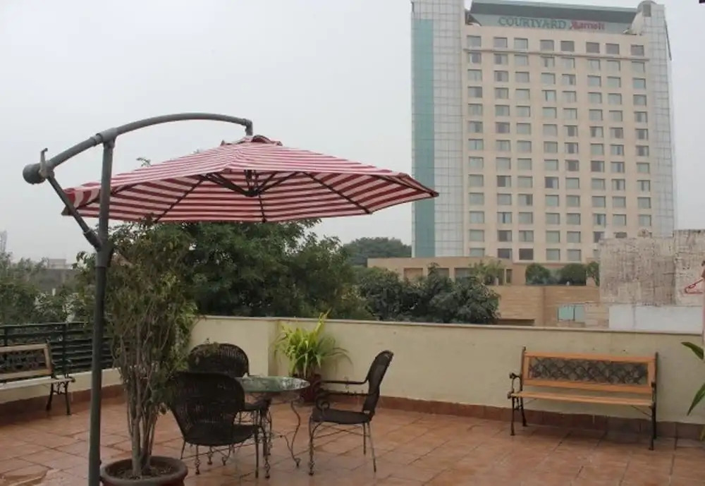 BluO 3BHK Golf course road with Balcony and Lift