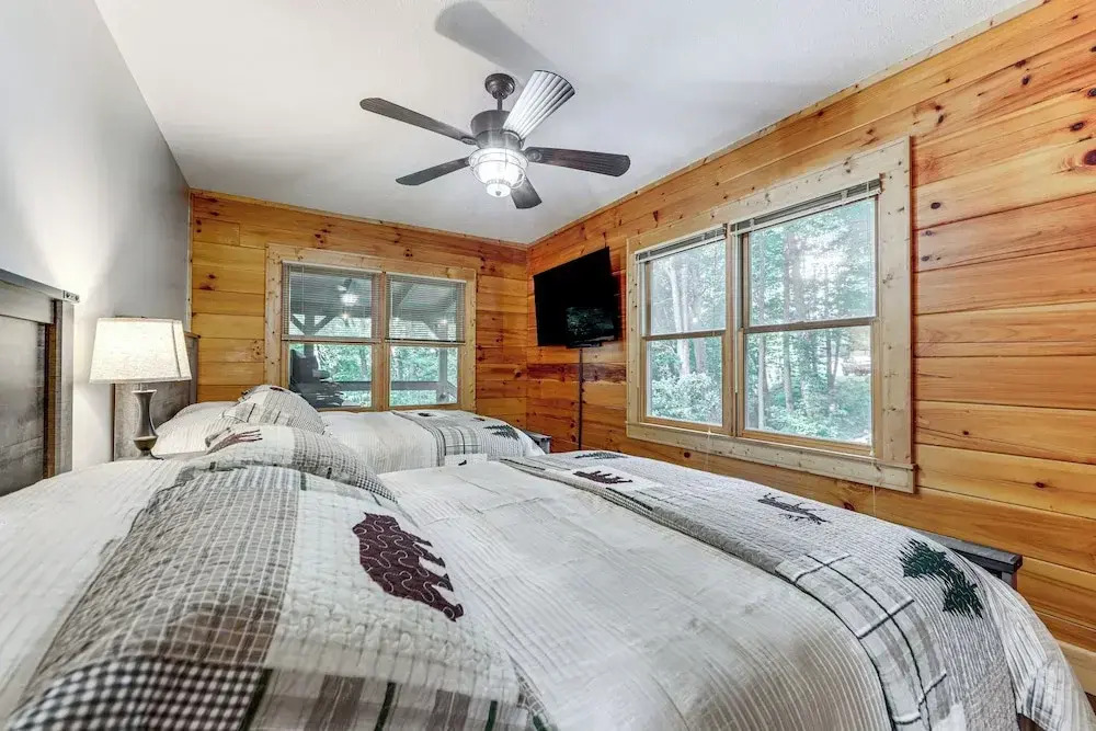 Luxe Smoky Mountains Cabin w/ Hot Tub & Views!