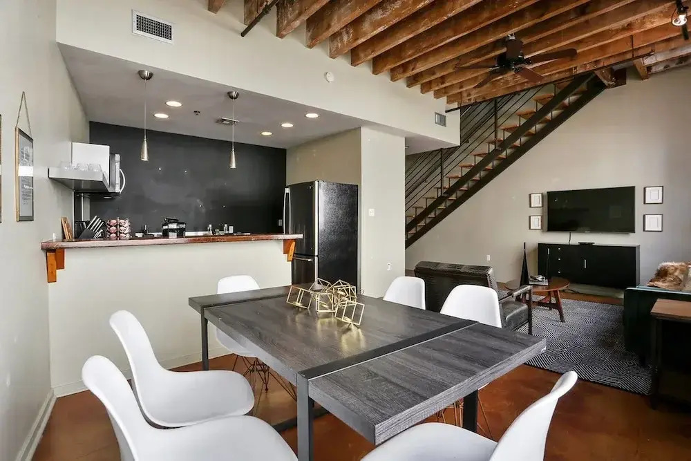 Stylish 3br/3ba Industrial Apt in Nola by Domio