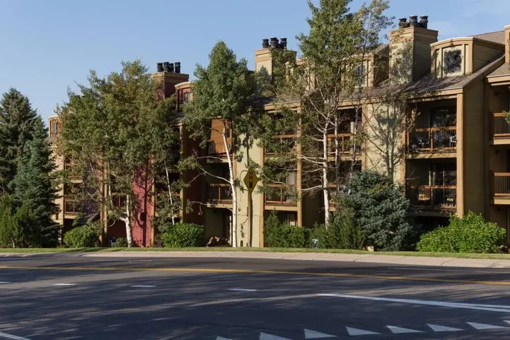 #213 1br Snowcrest Condo Walk 2 Lift
