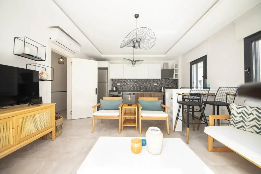 House with Balcony 1 Min to Beach in Bodrum