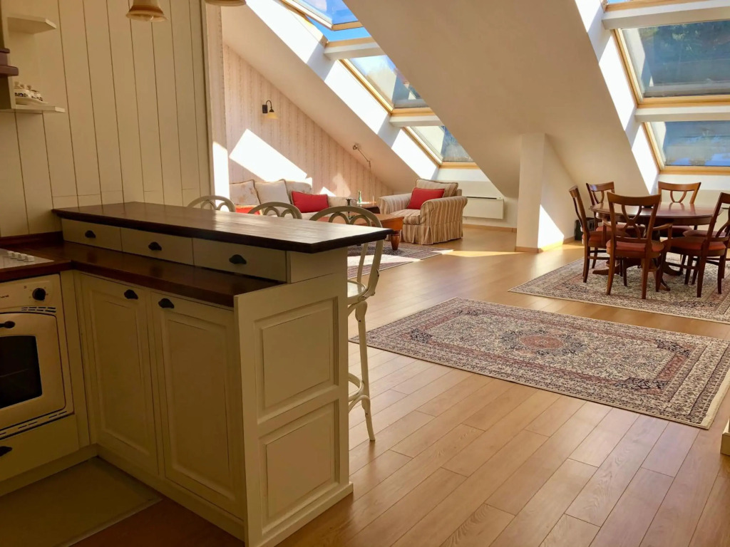 LAVISH PENTHOUSE - 2 en-suite bedrooms & SPA