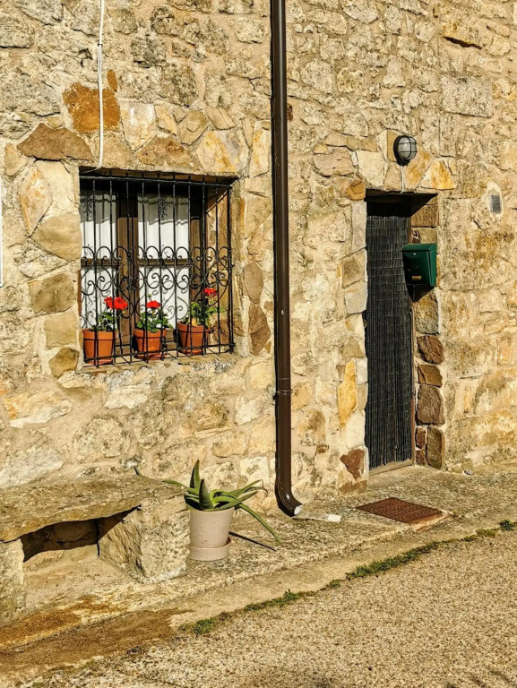 Casa independiente y completa con una habitación "Venta de Cidones"