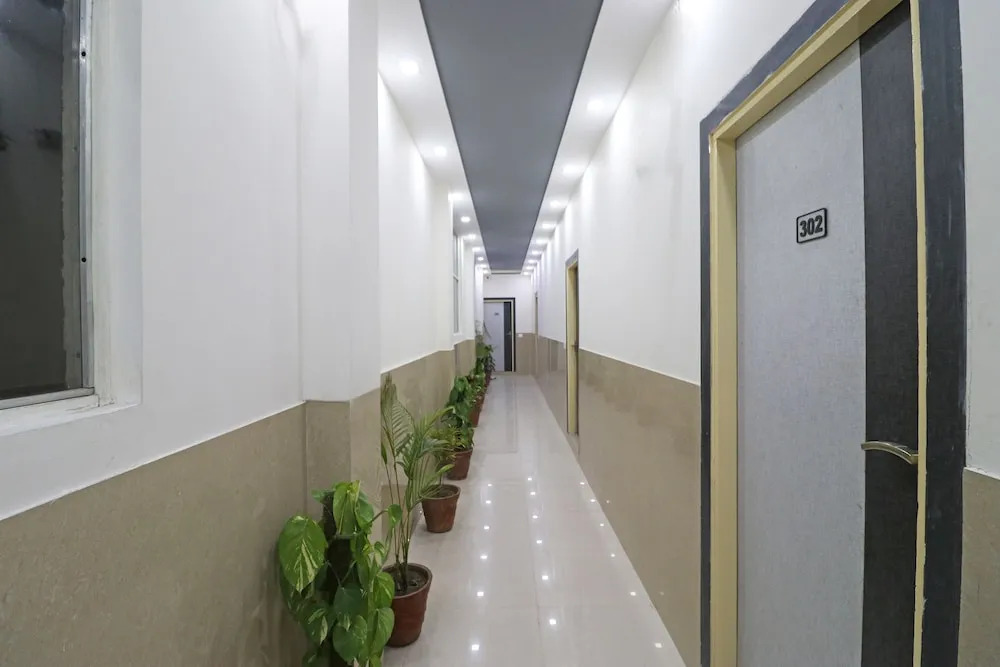 OYO 10668 Hotel Viditva 3