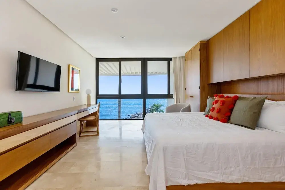 Modern Luxury W Resort Amenities Sleeps 16