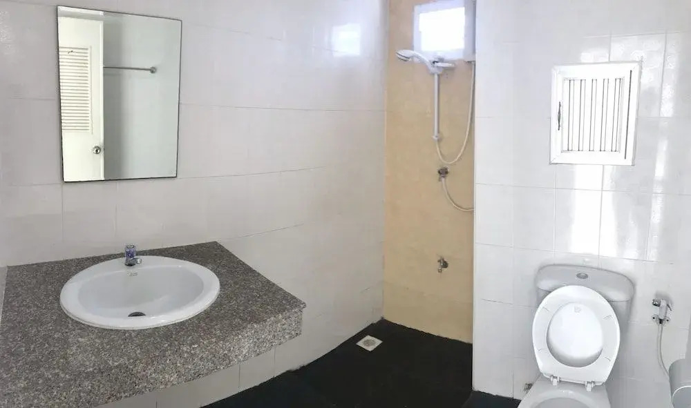 Tonggrila Patong Hostel - Adults Only