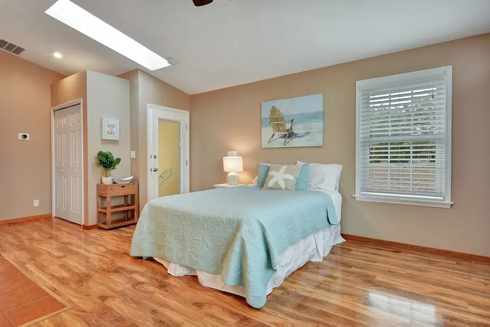 Sunshine Hideaway - Large Studio - Pet Friendly