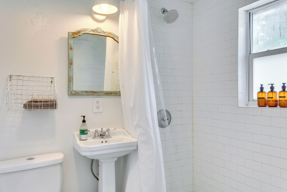 Cozy Studio in Heart of OKC Plaza District!
