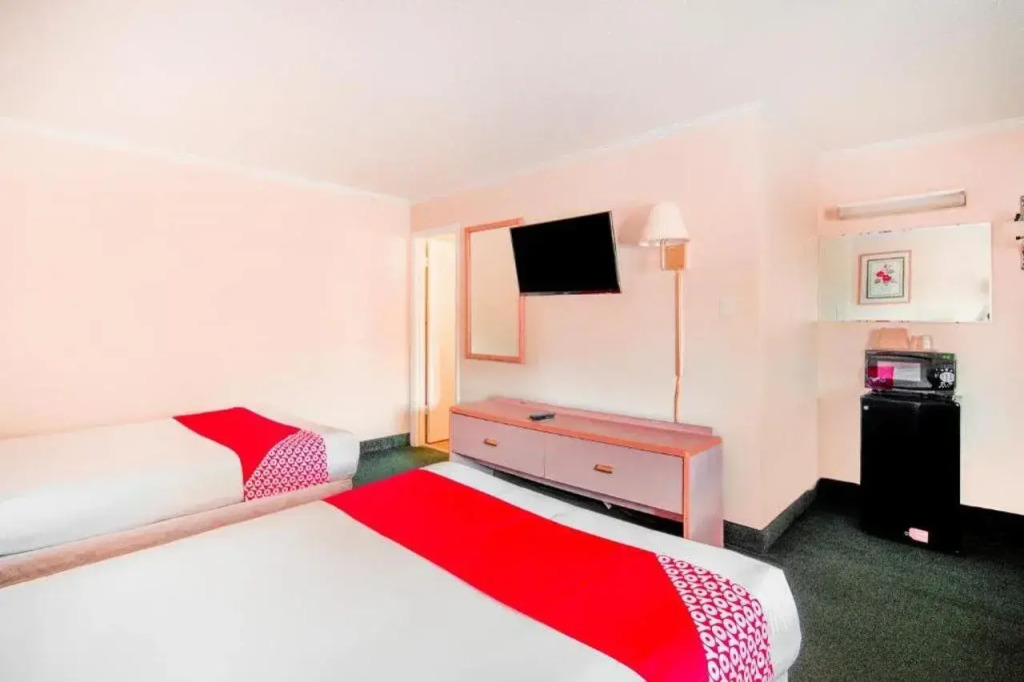 OYO Hotel Durham West Hills