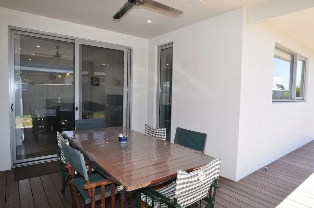 Sunnyside - Surf Side, Linen and Wifi included