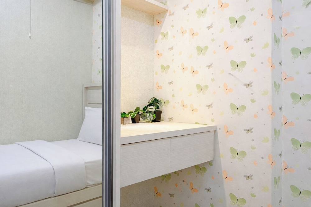 Neat 2Br For 3 Pax At Bassura City Apartment