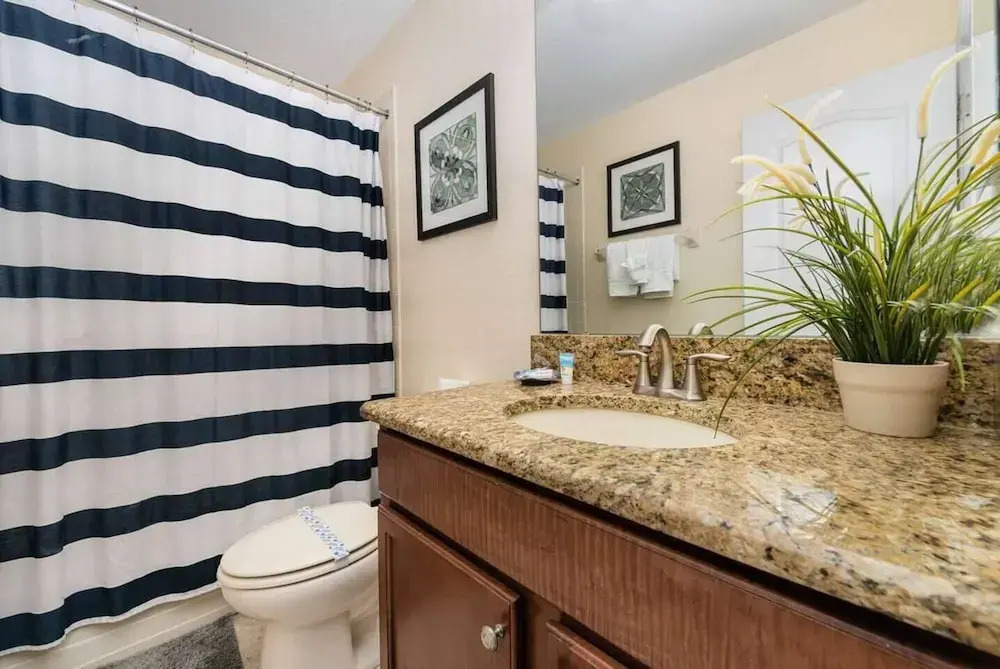 1426 Wexford WAY Davenport, 8bed
