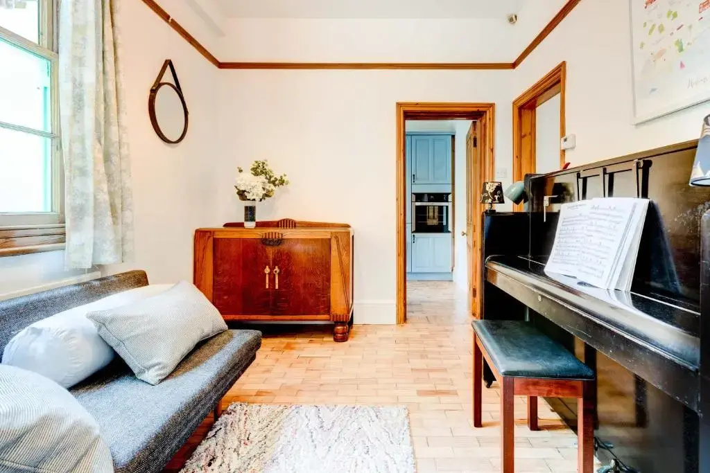 The Writers Retreat- Hastings