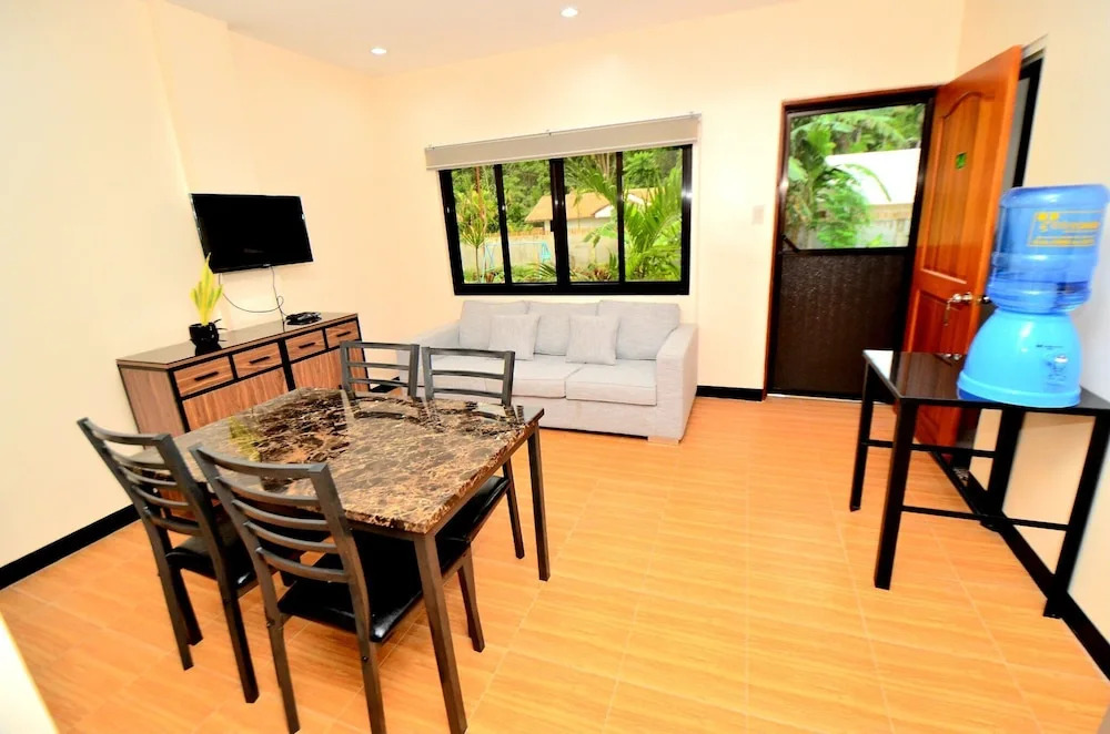 Tatay Sesengs Apartment
