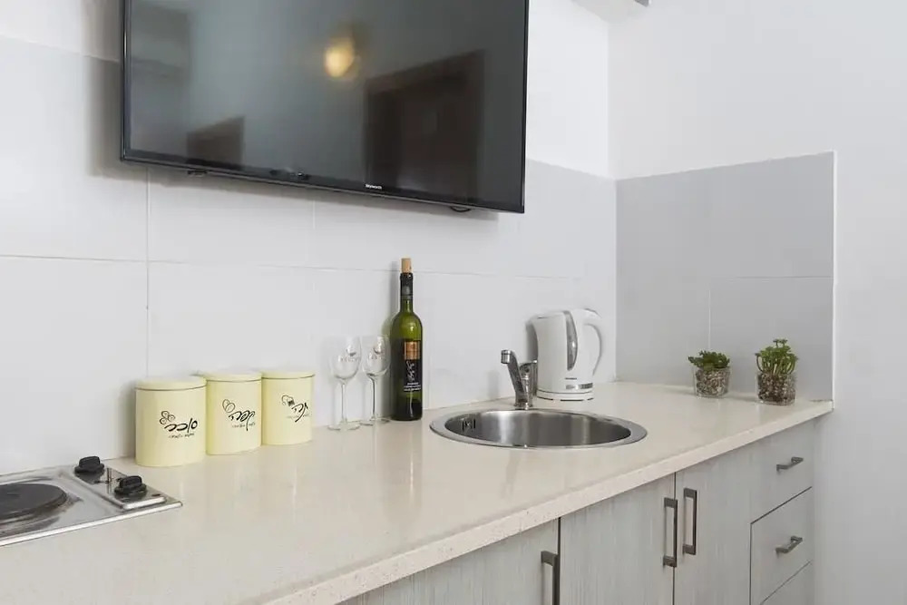 Sapir Hostel - Adults Only