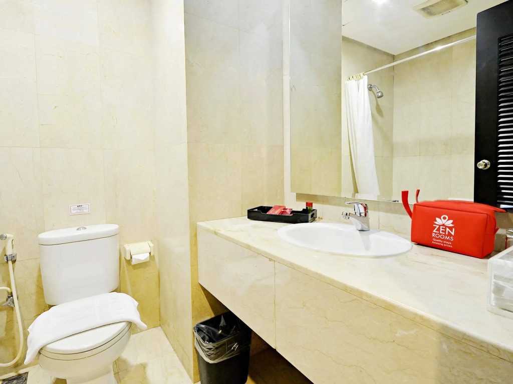 ZEN Rooms Bandengan Selatan