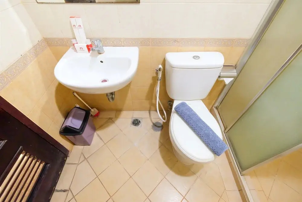Spacious Riverside Pluit Apartment