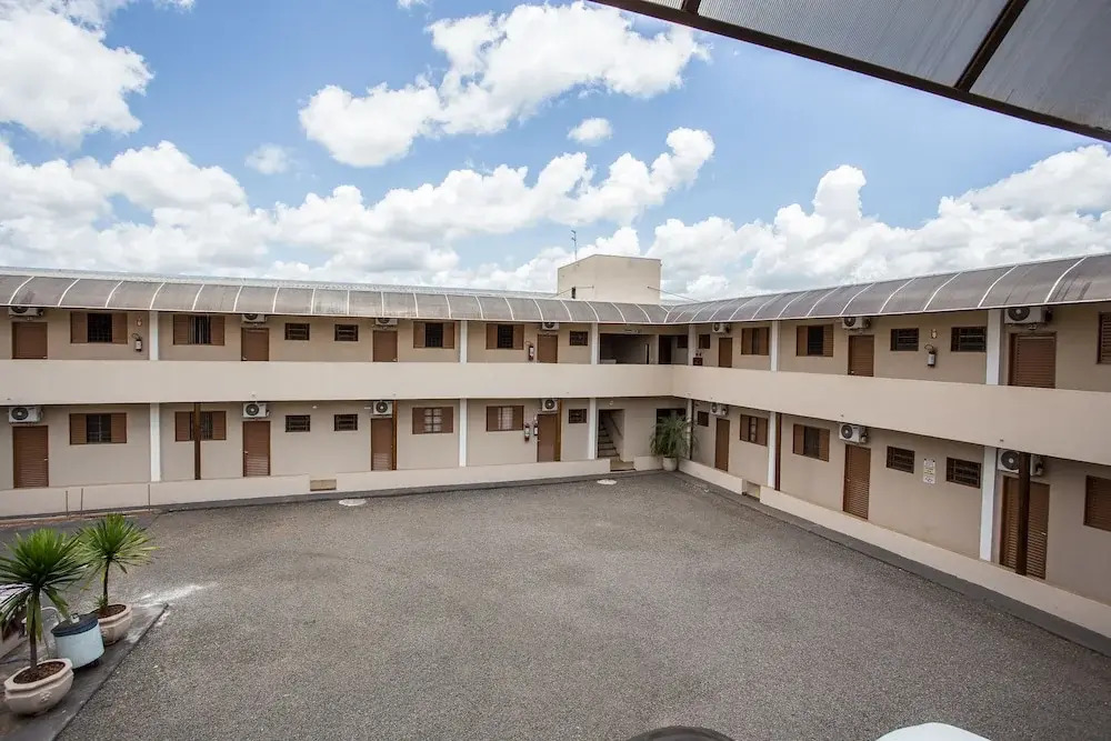 Hotel Portela III - Aprox 600m do Thermas dos Laranjais e Hot Beach