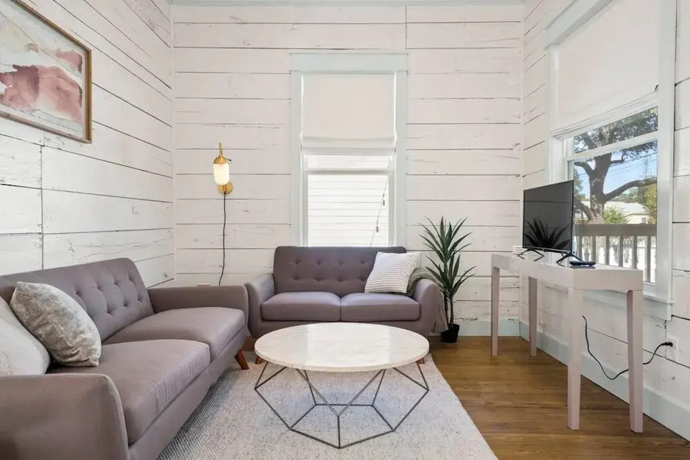 The Shotgun House on 10th - Close to Everything