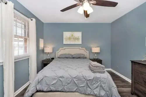Bay Breeze Sailboat Suite (1 bed/1 bath condo with cabanas, fire pits, and pier)