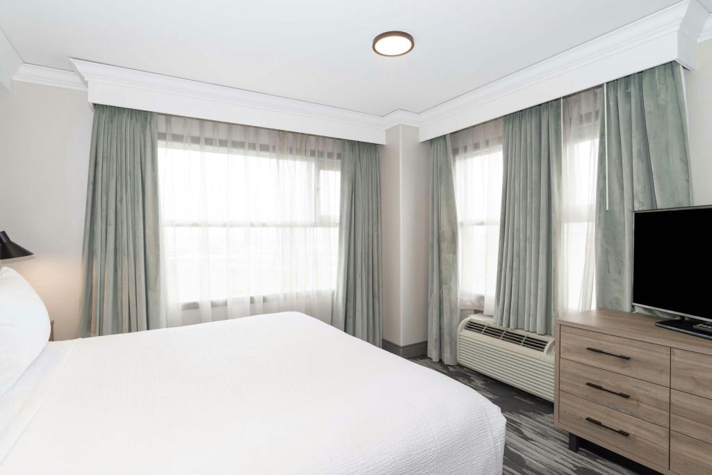 Sandman Signature Toronto Airport Hotel