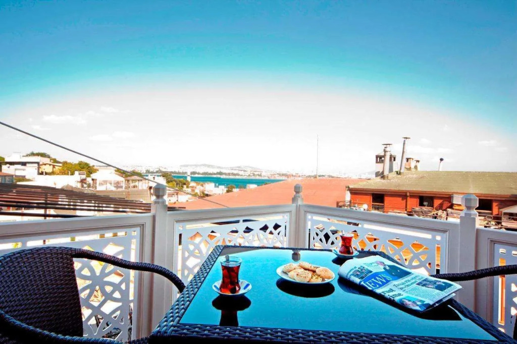 Azade Suites