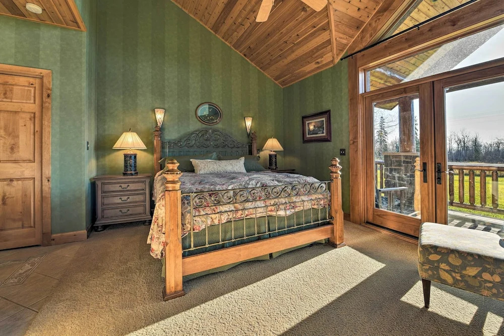 North Shore Cabin w/ Fire Pit By Gooseberry Falls!
