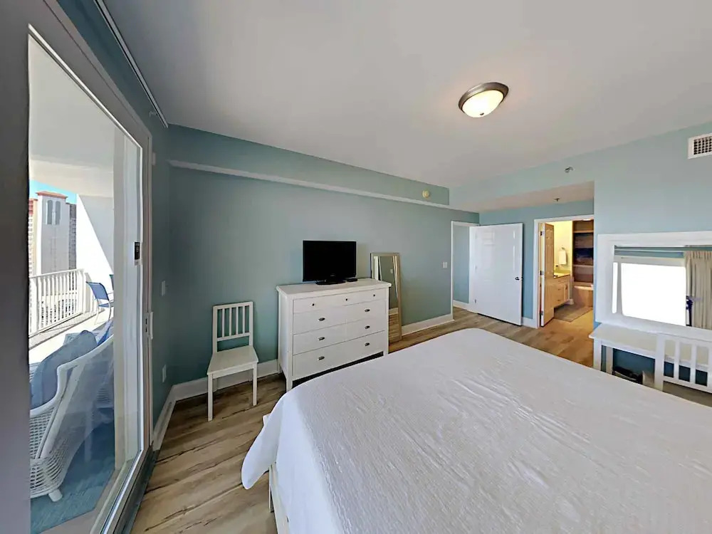 Laketown Wharf #1309 - Hongs Hide-away