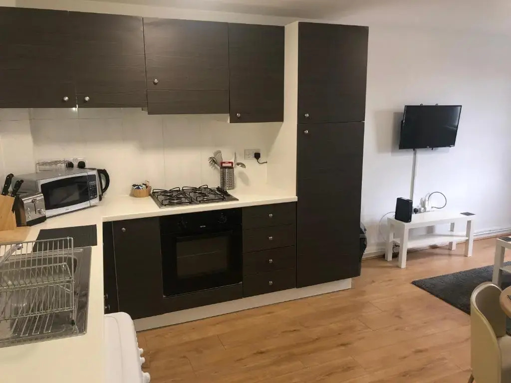 2 Bedroom Large First Floor Apartment with FREE Parking