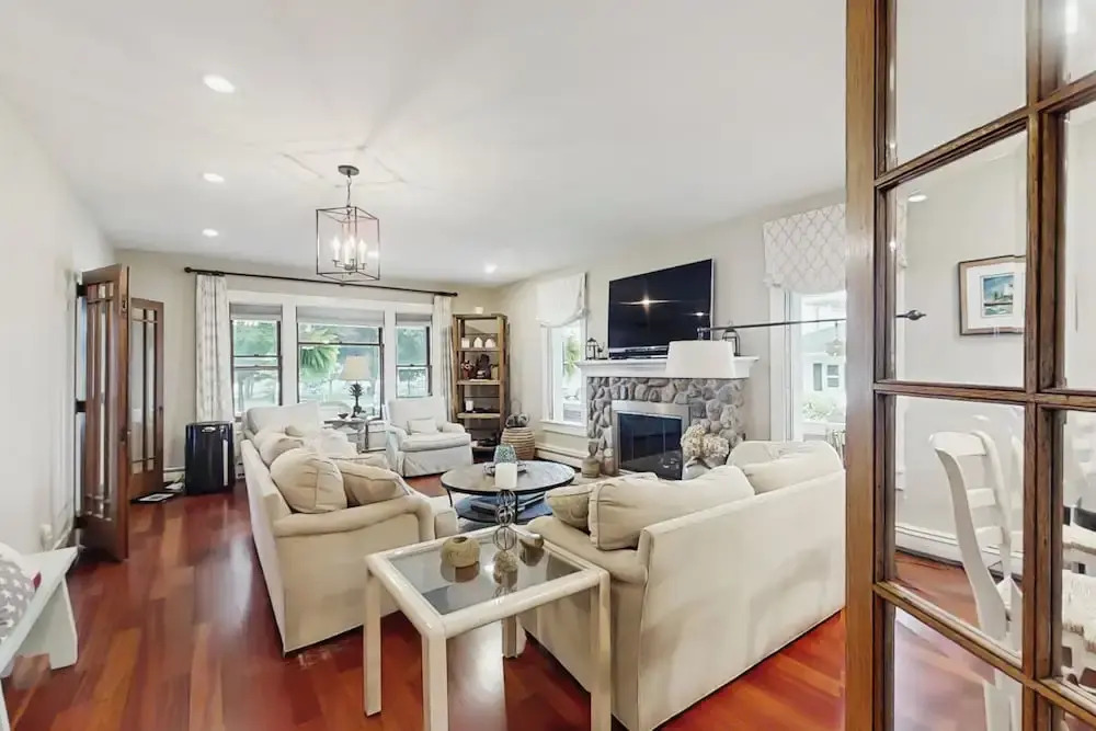 5BR Lake-view Home w/ Pool & Seasonal Hot Tub
