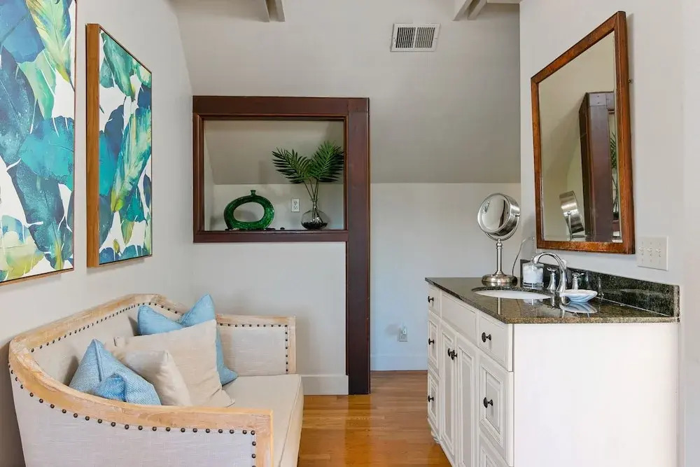New Listing! The Penthouse Suite At De La Vina Inn Studio Bedroom Hotel Room
