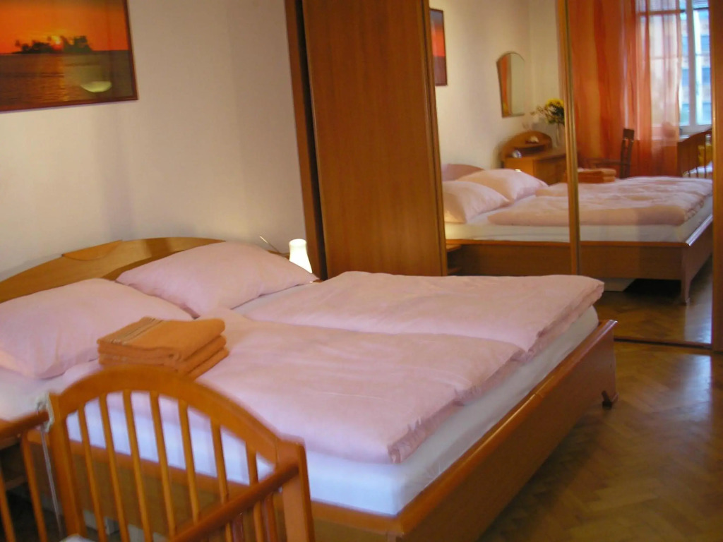 Grand 220m2 Old Town Apartment, 5BR,2BA,2WC, Sleeps 15