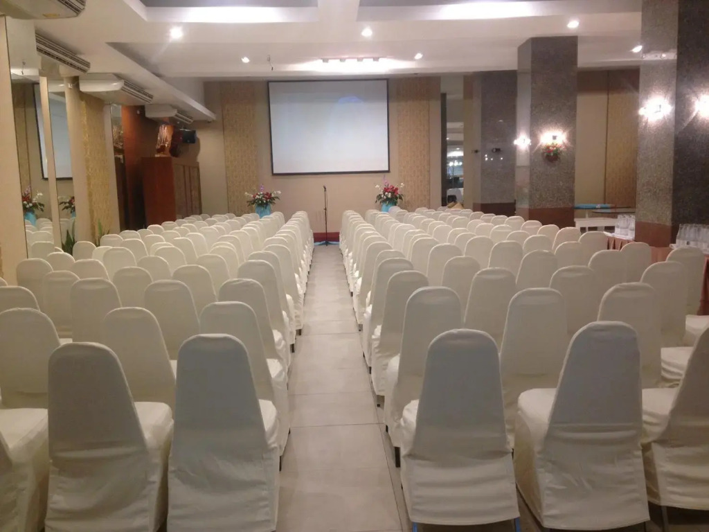 Summit Pavilion Hotel