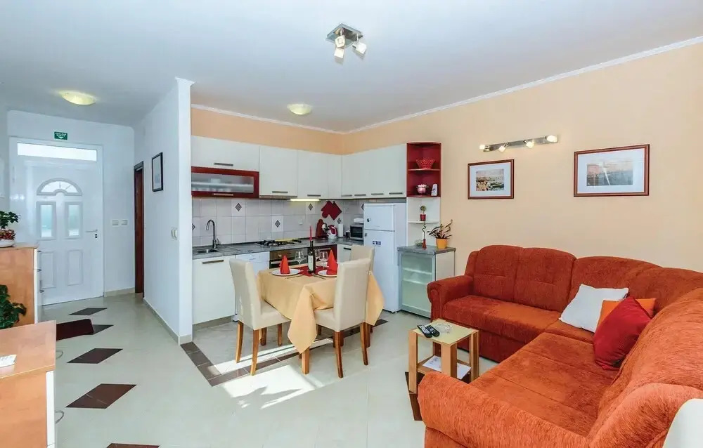 Amazing Home in Srebreno With Wifi and 4 Bedrooms
