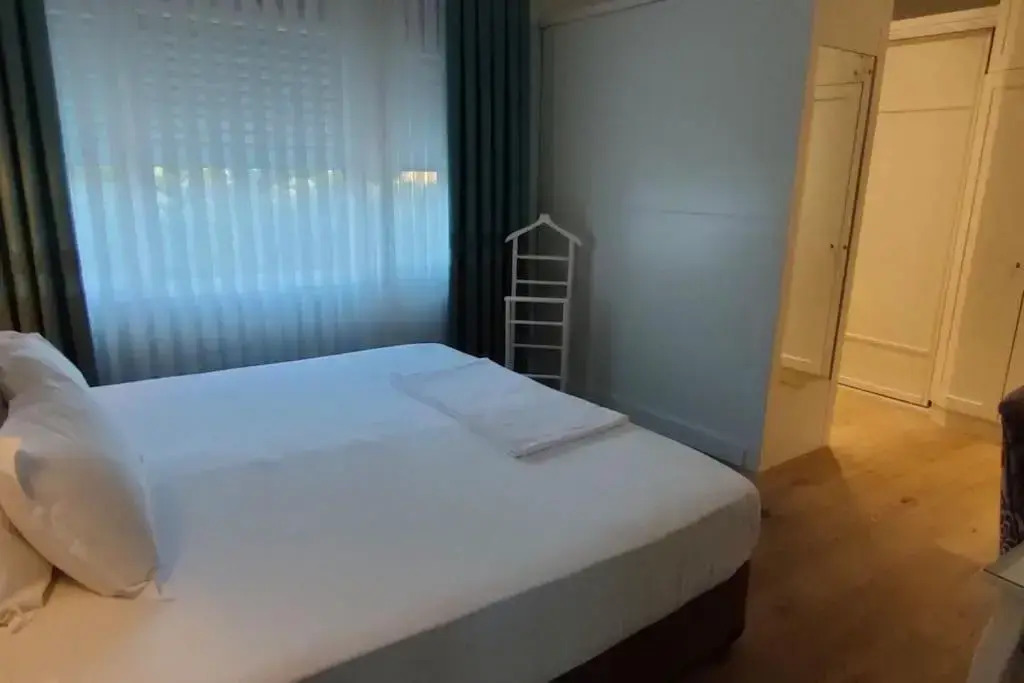 Luxury Flat 260sqm. Shopping/living 3 rooms 2 bath