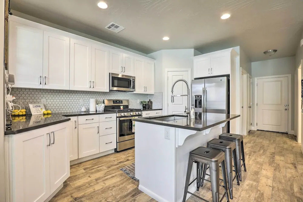 St George Area Townhome w/ Patio + Pool Access