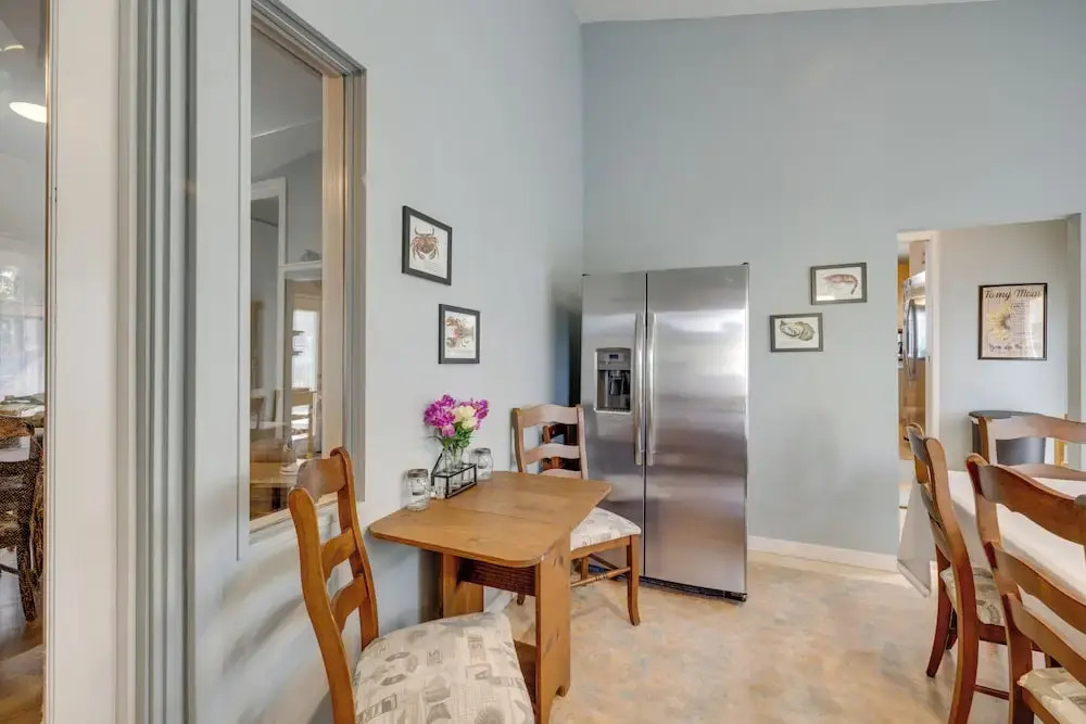 House w/ Hot Tub & Deck - Walk to Seaside Beach!